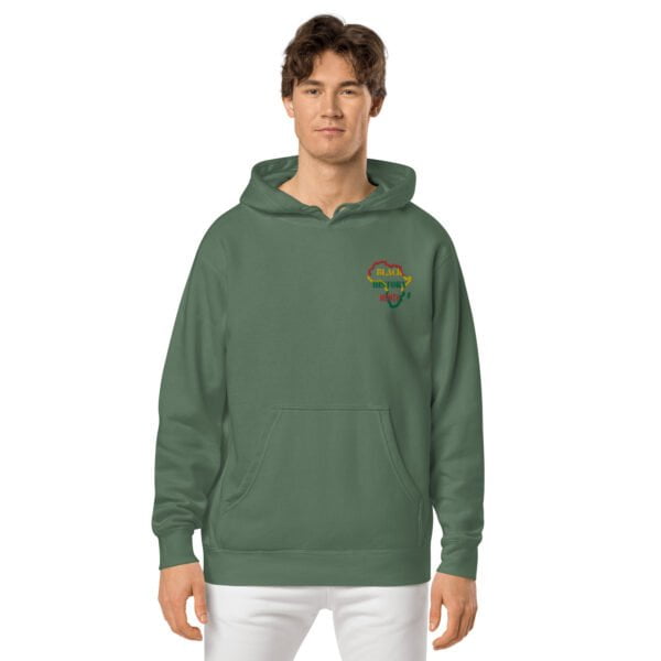 Sweat à capuche teint par pigment unisexe BLACK HISTORY MONTH – Image 9
