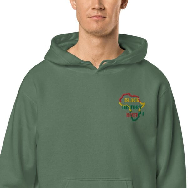 Sweat à capuche teint par pigment unisexe BLACK HISTORY MONTH – Image 8