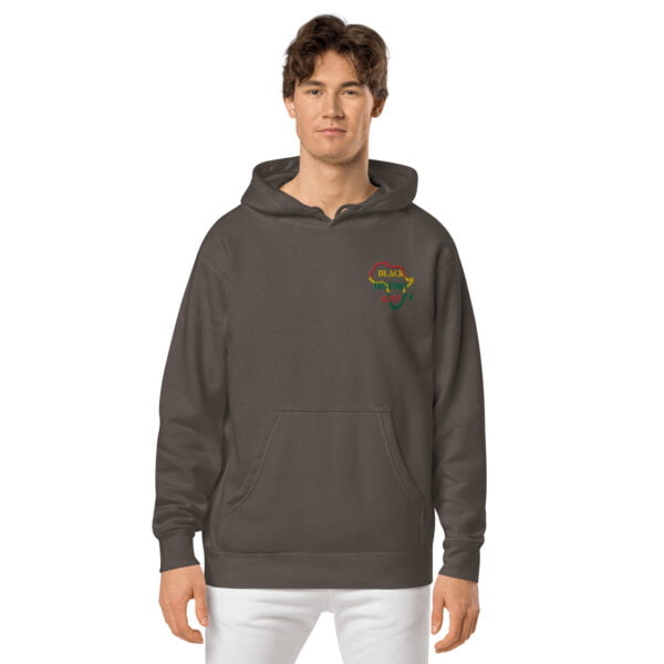 Sweat à capuche teint par pigment unisexe BLACK HISTORY MONTH – Image 2