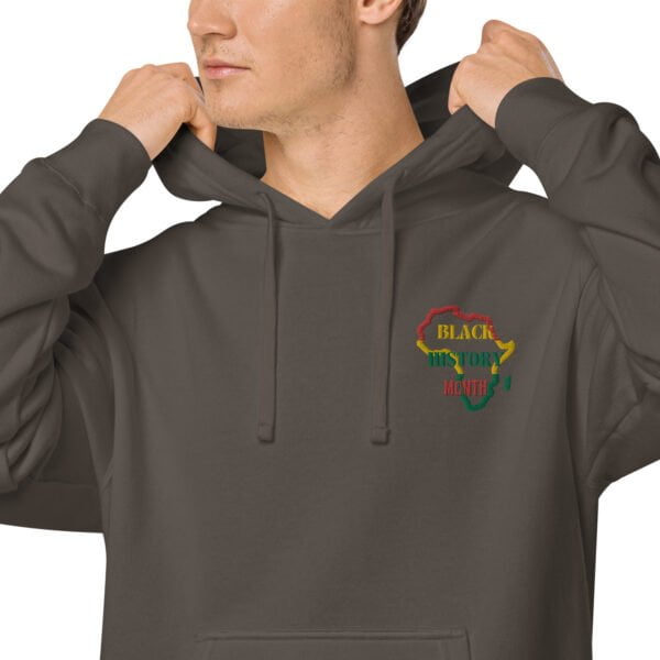 Sweat à capuche teint par pigment unisexe BLACK HISTORY MONTH – Image 7