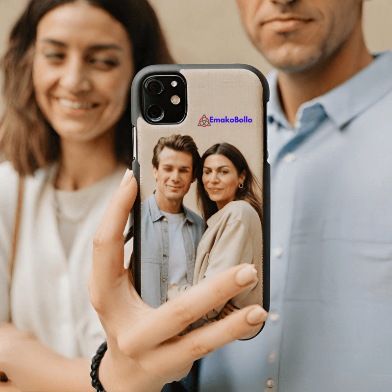 Un étui à téléphone personnalisé avec une photo de couple, saint-valentin