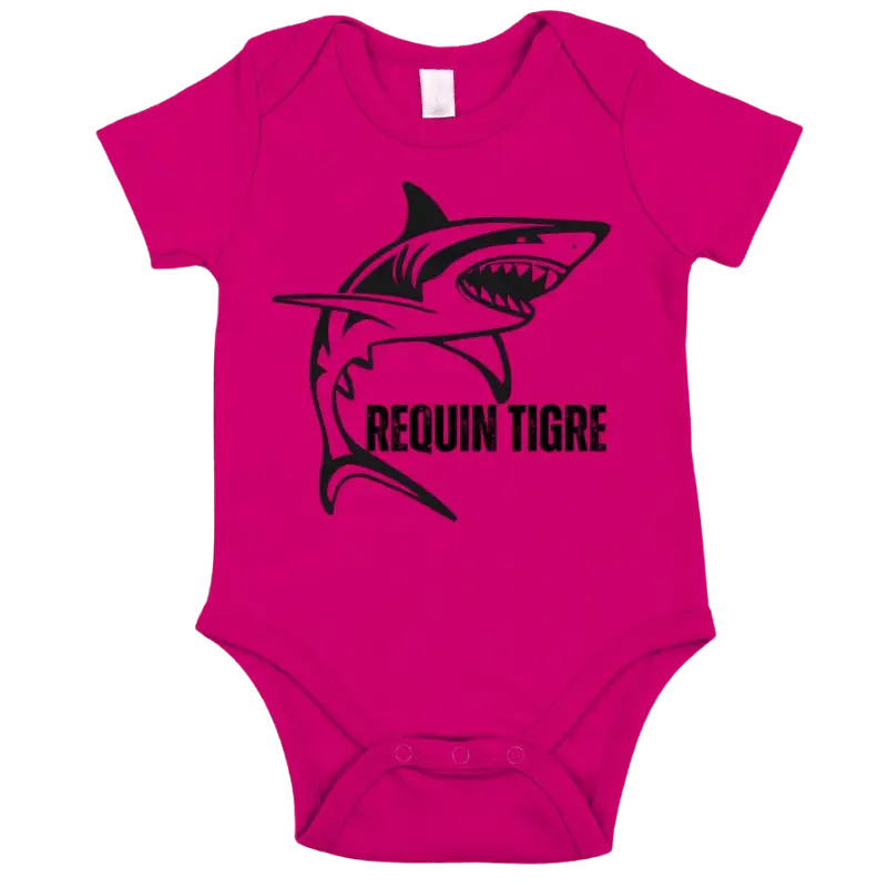 Avec son motif de requin blanc aux couleurs vives et attendrissantes, ce body ne manquera pas de faire sensation.