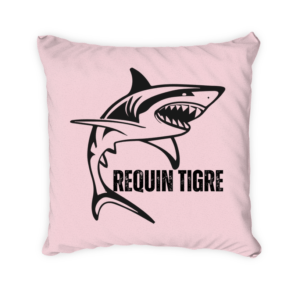 Coussin carré en satin requin tigre: L'accessoire de décoration ultime pour les amateurs de la vie marine