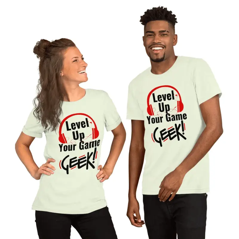 Notre Level Up Your Game Geek T-shirt unisexe est le power-up ultime pour votre garde-robe !