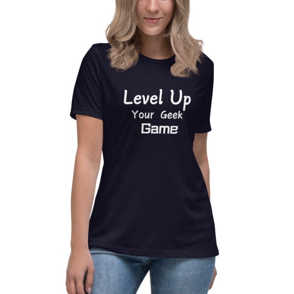 T-shirt décontracté pour femme level up your geek game. – Image 2