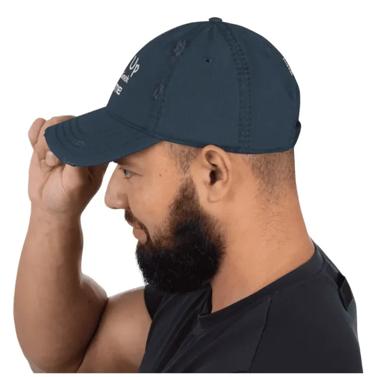 Comment porter une casquette de baseball : astuces et styles tendance casquette de baseball effet usé level up your geek game avec broderie blanche