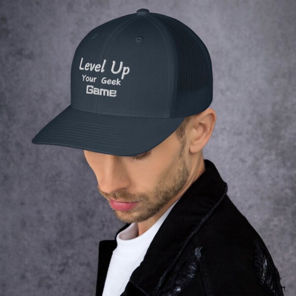 Casquette trucker level up your geek game : la touche stylée pour hommes et femmes. – Image 2