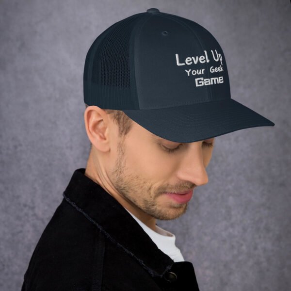 Casquette trucker level up your geek game : la touche stylée pour hommes et femmes. – Image 3