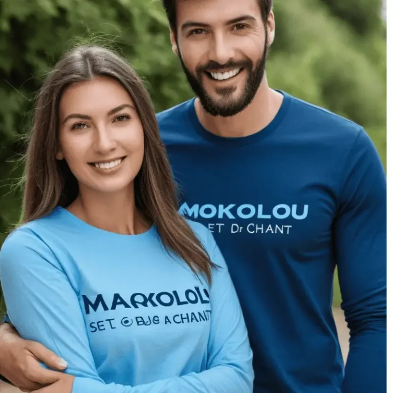 Un homme et une femme arborant un t-shirt longue manche de couleur bleu marine et bleu ciel