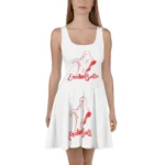 jeune femme arborant une robe patineuse blanche EmakoBollo