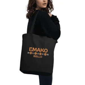 Jeune femme avec un tote bag coton bio accroché à son épaule
