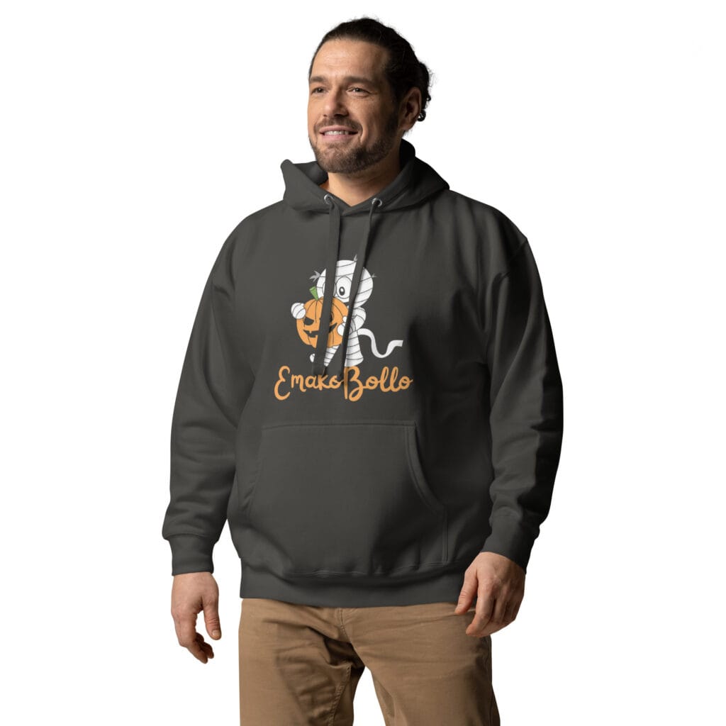 homme souriant arborant un sweat à capuche halloween