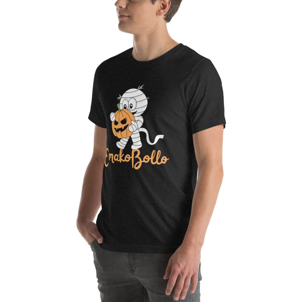 un homme arborant un t-shirt noir halloween