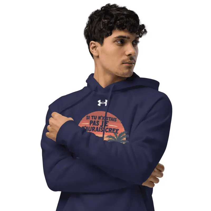 homme arborant un pull a capuche bleu marine imprimé qi tu n'existais pas je t'aurais créé.