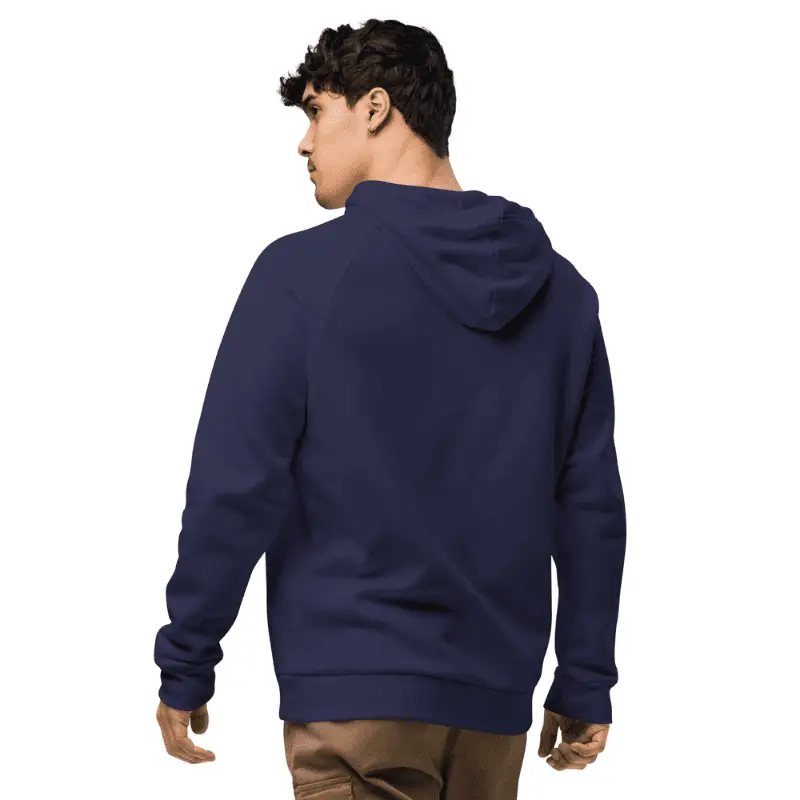 Jeune homme âge moyen arborant un sweat under armour bleu marine