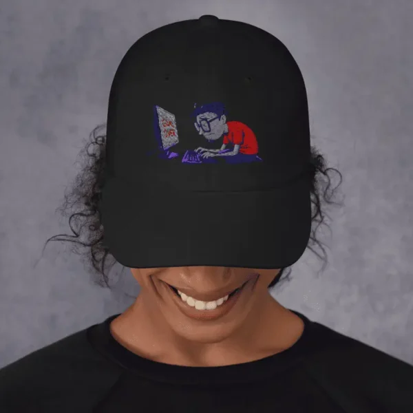 femme souriante arborant une casquette de baseball geek game over noir.