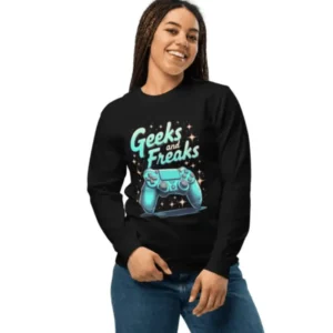 Image d'une femme arborant un Haut manche longue noir geek chic