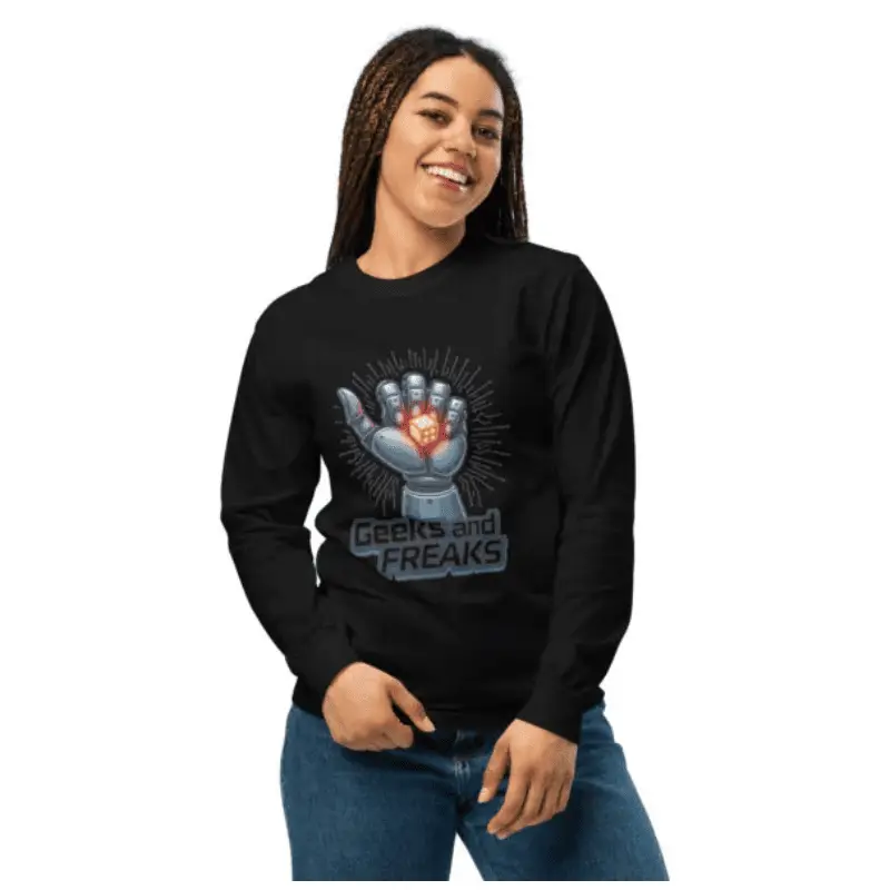 Image femme souriante arborant un Haut manche longue noir avec le design Robo Dice tendance