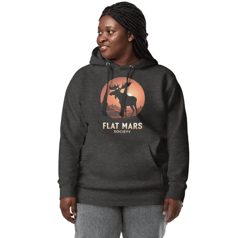 Femme portant un sweat à capuche unisexe personnalisé geek charcoal heather imprimé Flat Mars Society.