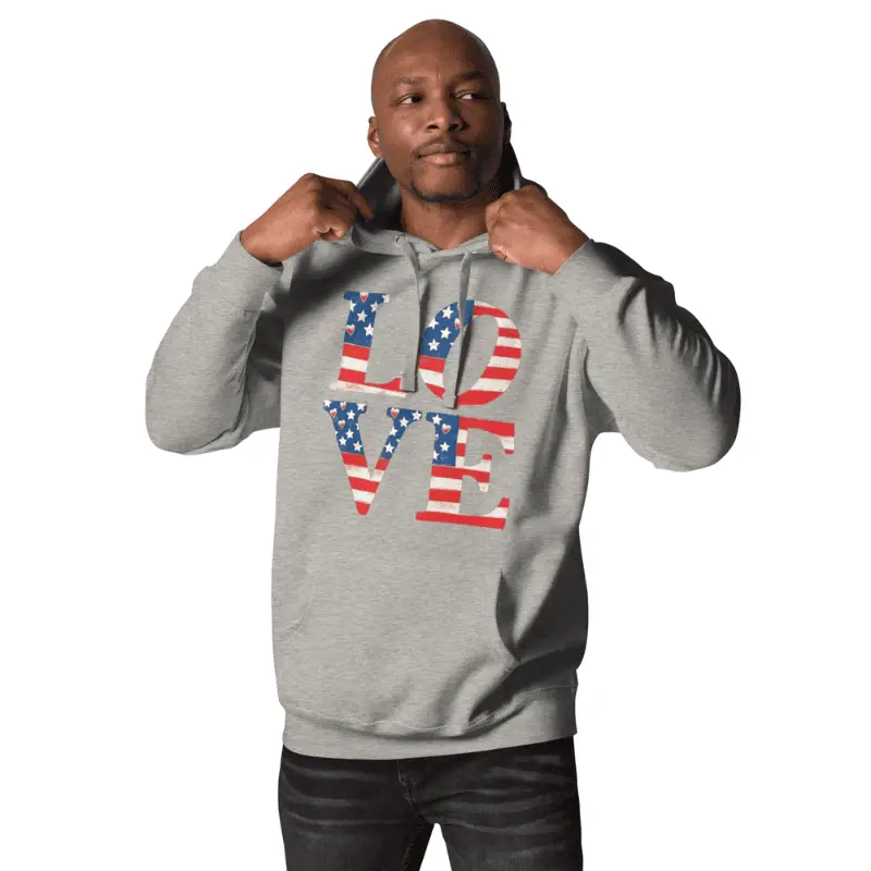 Sweat à capuche americain carbon grey arboré par un homme : Le style unisexe qui unit et célèbre