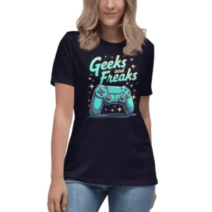 femme avec un jean arborant un T-shirt Décontracté bleu marine geek chic