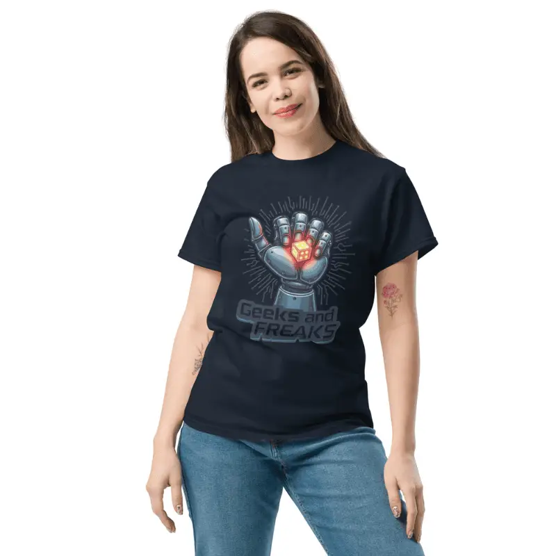 femme portant un t-shirt classique unisexe robo dice bleu marine imprimé geeks and freaks.