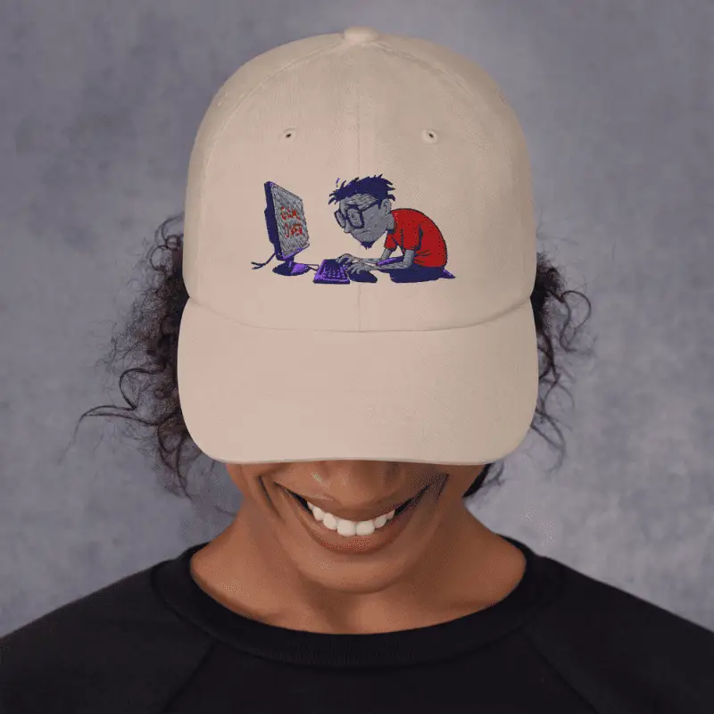 Jeune femme arborant une casquette nerd game over pirre