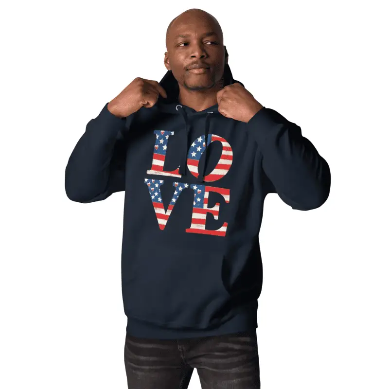 Jeune homme arborant un sweat a capuche navy blazer patriotic love.