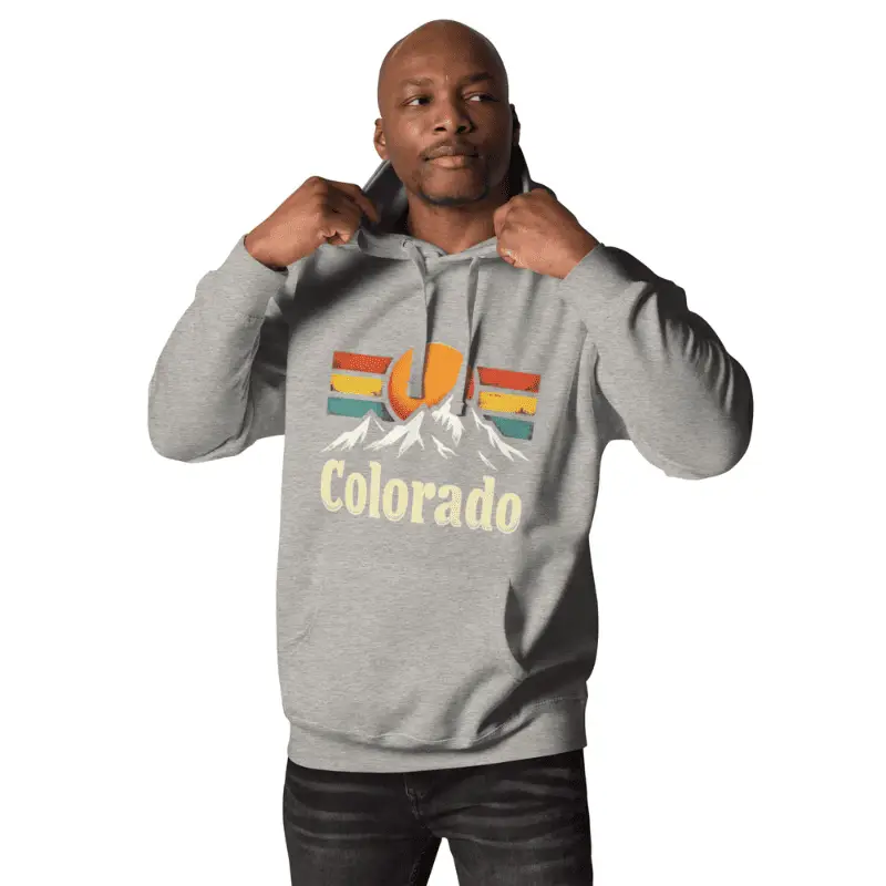 Homme arborant un sweat à capuche unisexe colorado vibe.