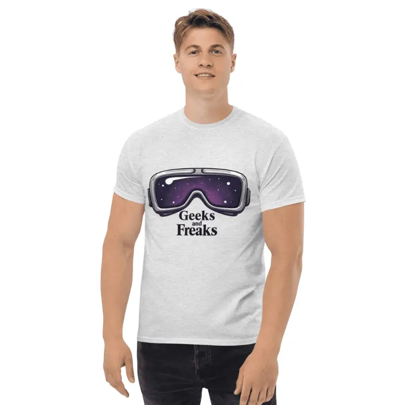 Homme jeune arborant t-shirt personnalisé gamer gris pincard